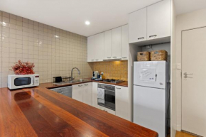 Cozy 2-Bed in Vibrant South Yarra